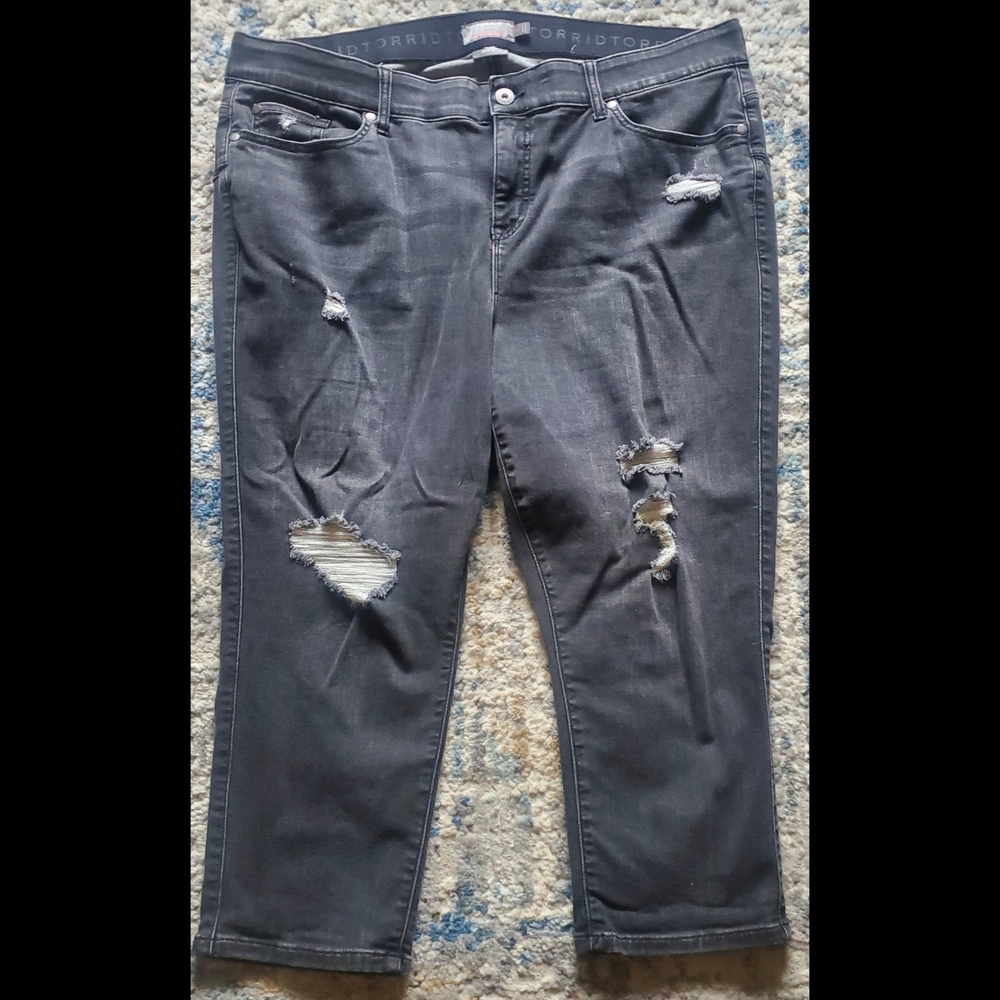 Torrid Bombshell Black Washed Distressed Cropped Jeans